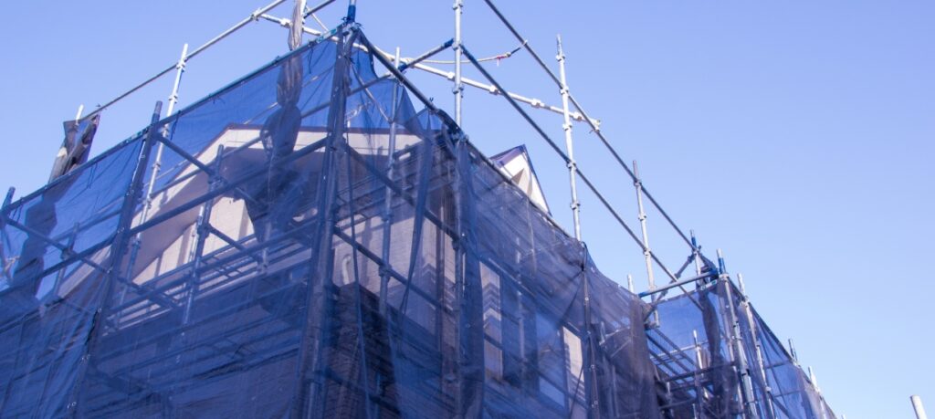 やまにた塗装では、足場〜施工まで完全自社施工なので中間マージンが発生しない事で低価格を実現