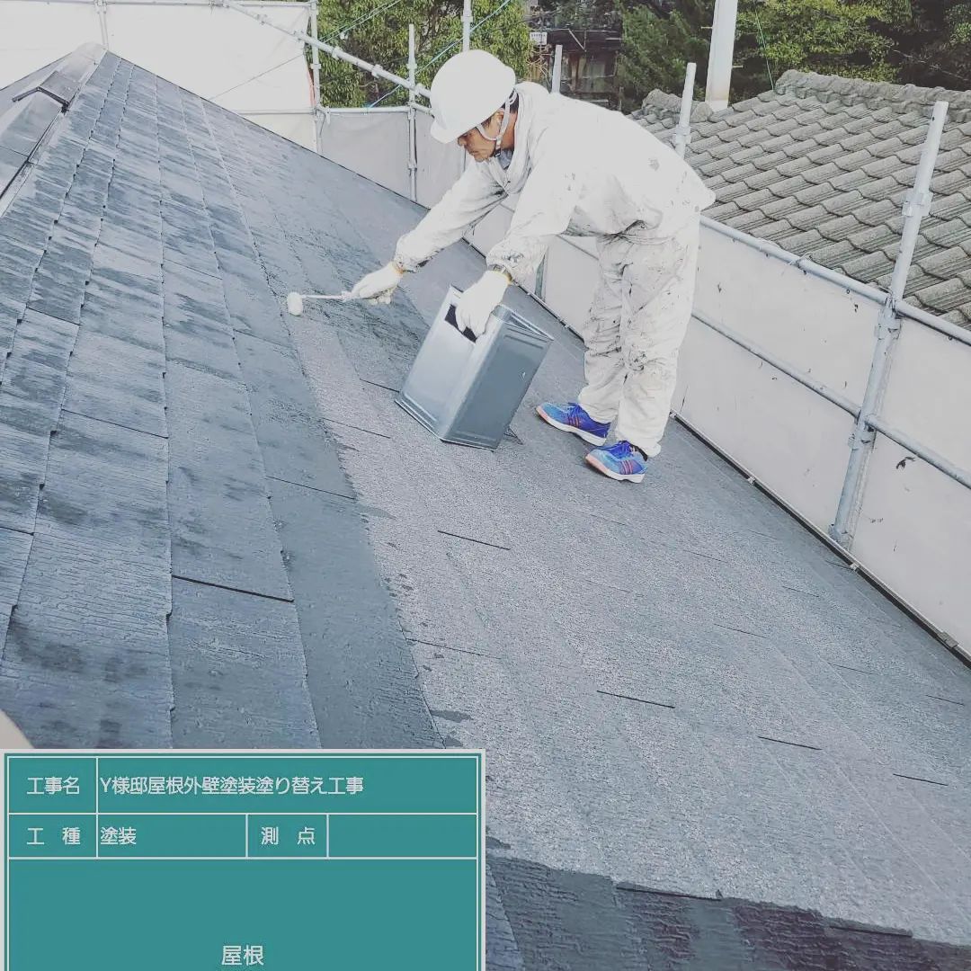 屋根の下塗り工事を行ってます外壁・屋根の事でお困りの事がございましたら、やまにた塗装にご相談ください！ホームページはプロフィールからご覧いただくか、やまにた塗装で検索🌍@yamanitatosouDMでも見積り依頼は可能です#やまにた塗装 #山新田塗装#長崎県の塗装業者#外壁塗装#屋根塗装#断熱塗装#断熱効果#遮熱効果#窓ガラスコーティング#結露防止#鉄骨塗装#足場工事#外壁洗浄#高圧洗浄#諫早市の塗装業者#コーキング工事#抽選#塗装業イベント