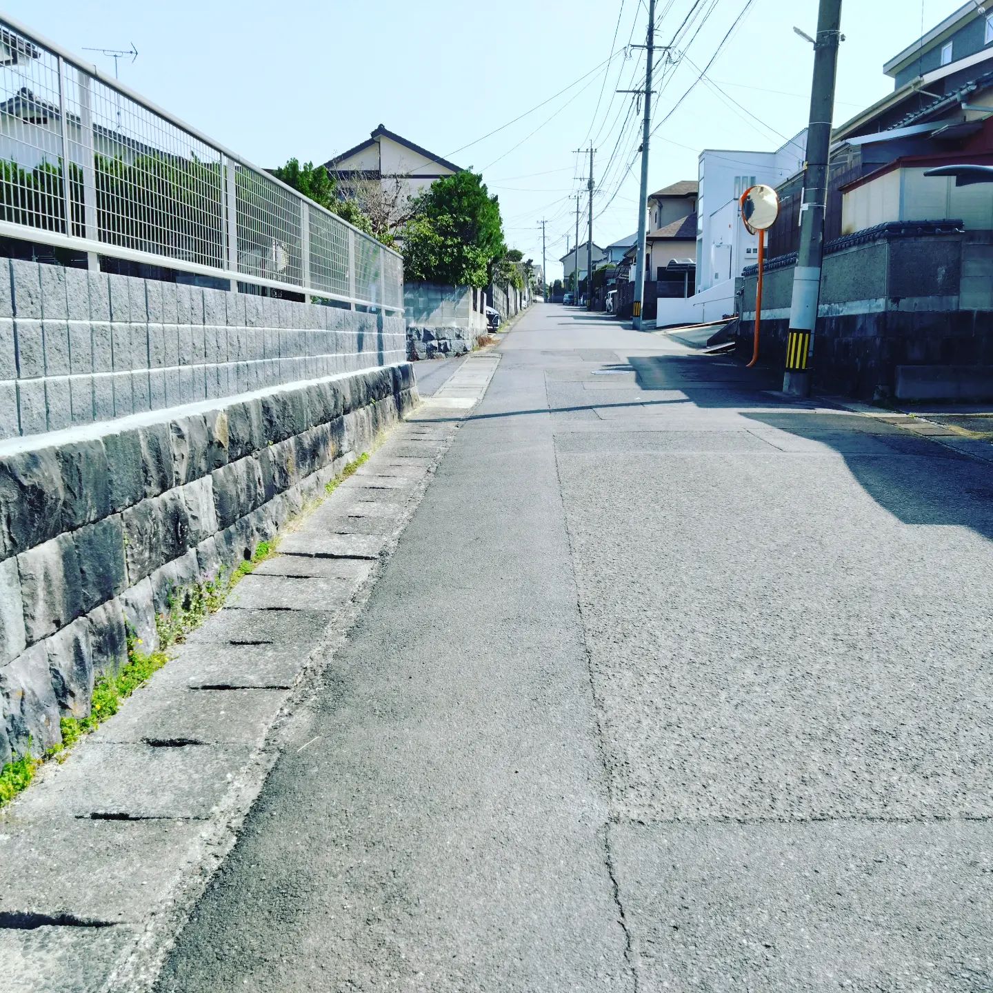 おはようございます今日はポカポカ天気で絶好のポスティング日和ですね笑見積り案件が少しでも増えるよう諫早市の方を中心に配布したいと思いますやまにた塗装では各予算に合わせた見積り等も作成できます外壁・屋根の事でお困りの事がございましたら、やまにた塗装にご相談ください！ホームページはプロフィールからご覧いただくか、やまにた塗装で検索🌍@yamanitatosouDMでも見積り依頼は可能です#やまにた塗装 #山新田塗装#長崎県の塗装業者#外壁塗装#屋根塗装#断熱塗装#断熱効果#遮熱効果#窓ガラスコーティング#結露防止#鉄骨塗装#足場工事#外壁洗浄#高圧洗浄#諫早市の塗装業者#コーキング工事#抽選